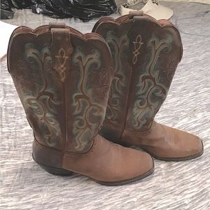 Women’s Justin boots.  Size 9C